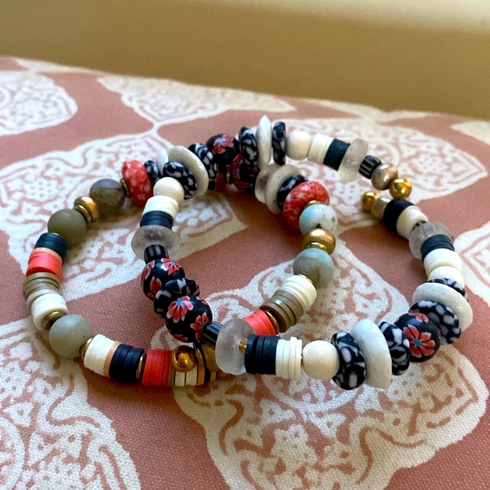 Handmade bracelet set black,red, white, turquoise 2 bracelets 
Made in U…